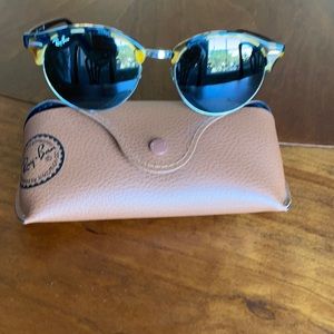 EUC RayBan Clubround RB4246 round sunglasses Ray-Ban